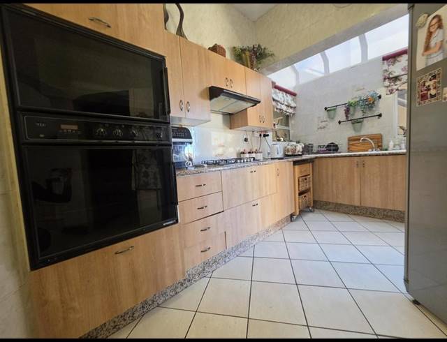 4 BEDROOM CLUSTER FOR SALE IN BASSONIA